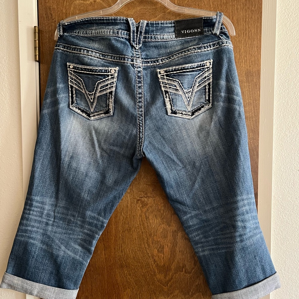 Vigoss. The Chelsea Capri. Women's Dark Blue Distressed Jeans